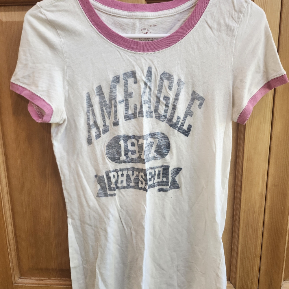 American Eagle Outfitters White and Pink Graphic Tee